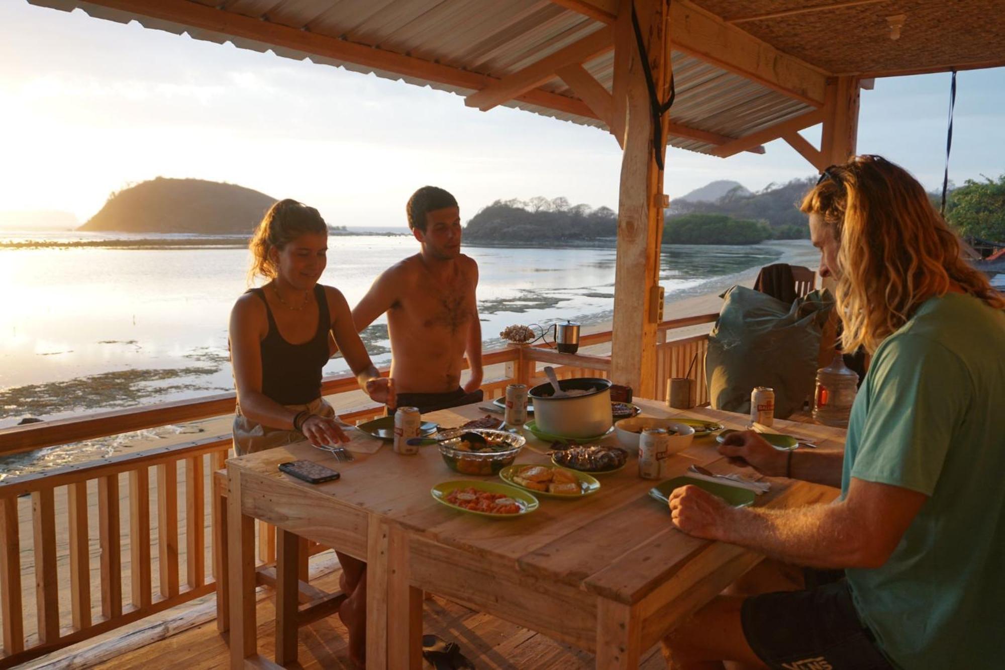 Boneputeh Homestay Taliwang Phòng bức ảnh